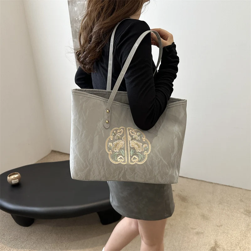 Elegante bestickte Tragetasche