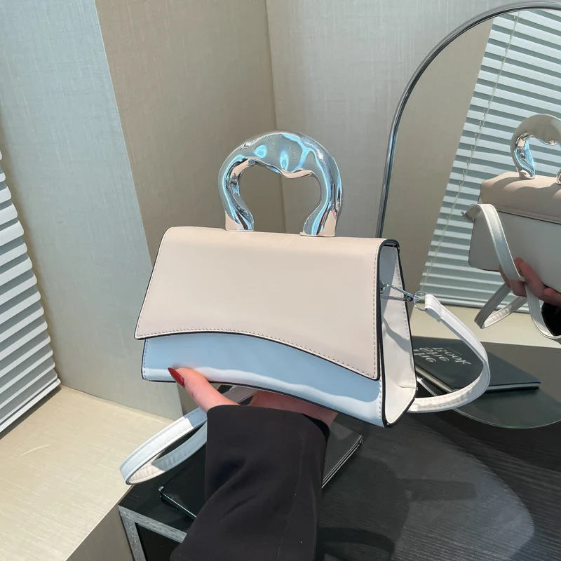 Strukturierte Handtasche