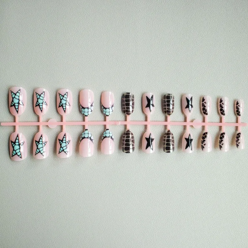 Künstlerisches Stern- und geometrisches Nagelkunst-Kit