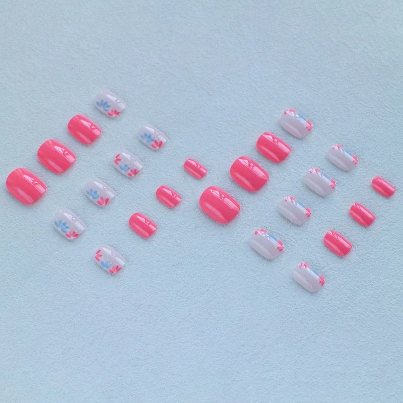 Dekoratives Blumen Nagelkunst Set