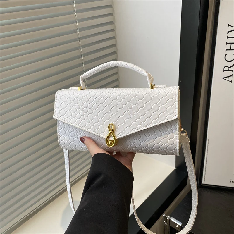 Elegante Handtasche im Krokodil-Muster