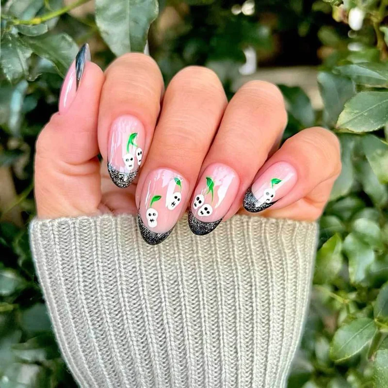 Künstlerisches Schädel-Thema Nagelkunst