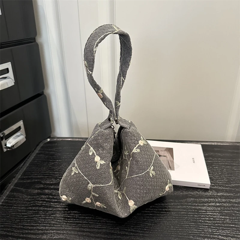 Blumengestickte Handtasche