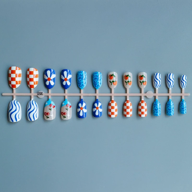 Künstlerisches Nageldesign-Kit mit saisonalen Themen