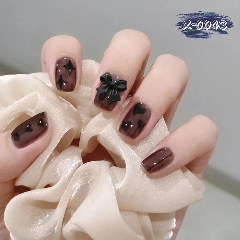 Künstlerisches Nageldesign-Kit mit Schleifenakzenten