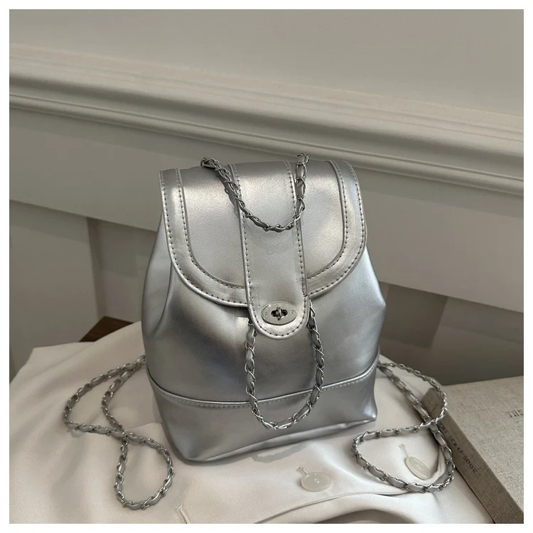 Eleganter Rucksack mit Kettendetails
