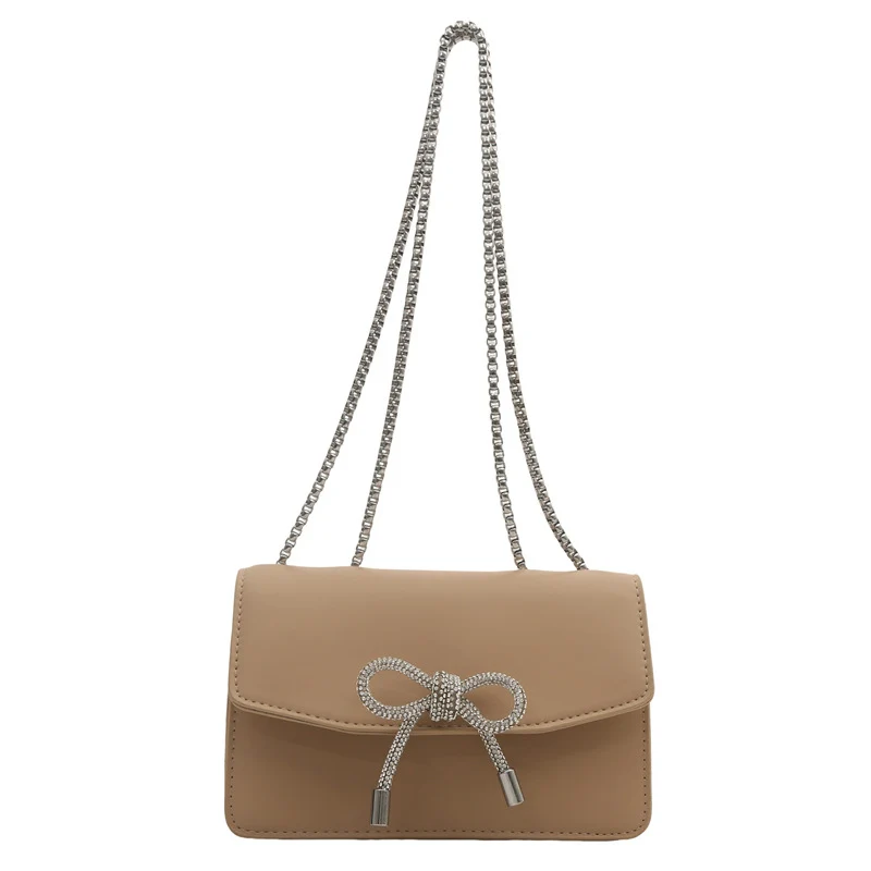 Elegante Abendtasche mit Schleifendetail