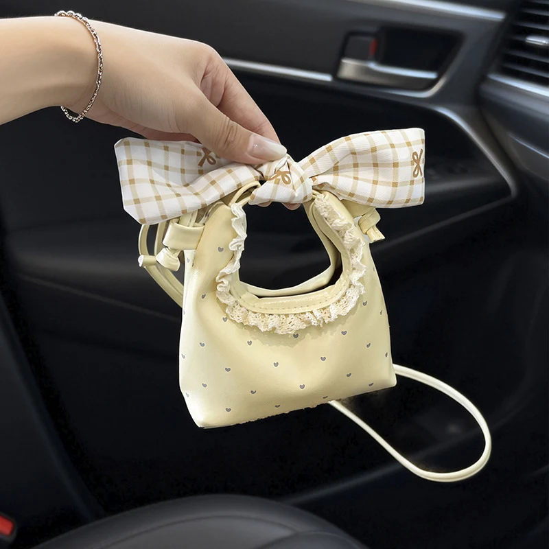 Süßes Mini-Tote mit Schleifenakzent