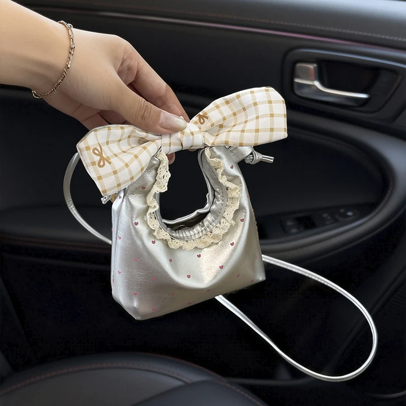 Süßes Mini-Tote mit Schleifenakzent