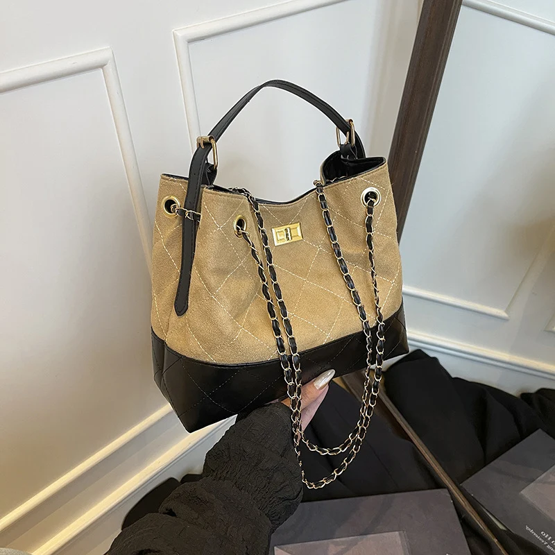 Gepolsterte Schultertasche