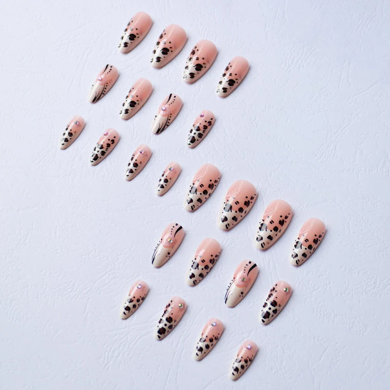 Künstlerisches Leopard- und Blumen-Nagelkunst-Set