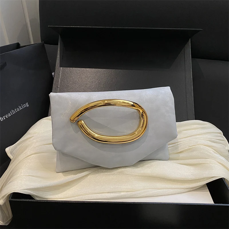 Gefaltete Clutch