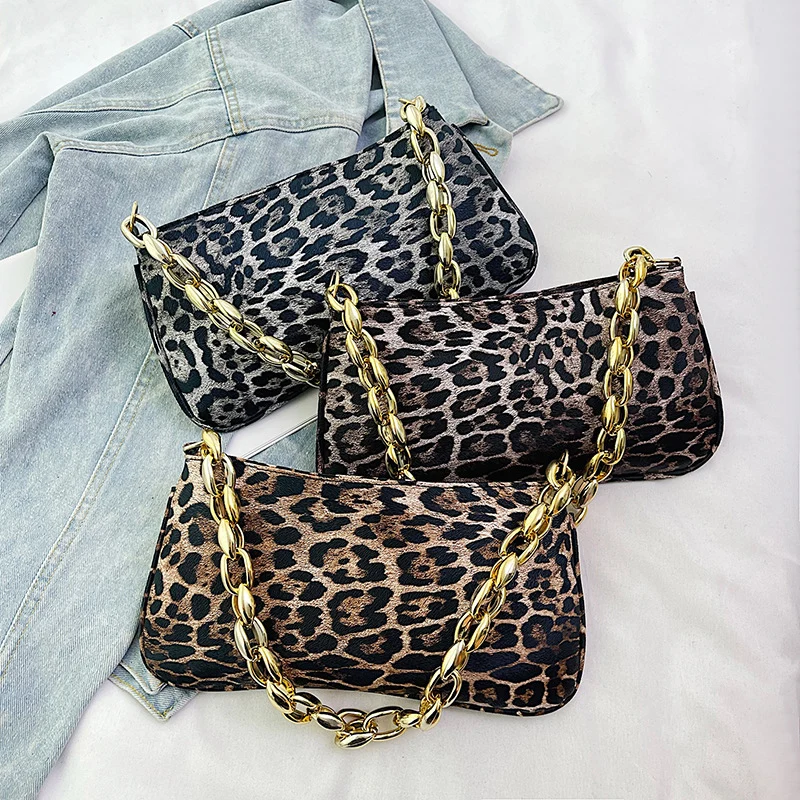 Tiered Abend Clutch mit Animal Print