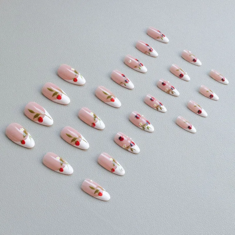 Künstlerische Marienkäfer Nagelkunst