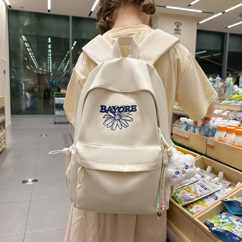 Blumenbestickter Freizeit-Rucksack Karnz