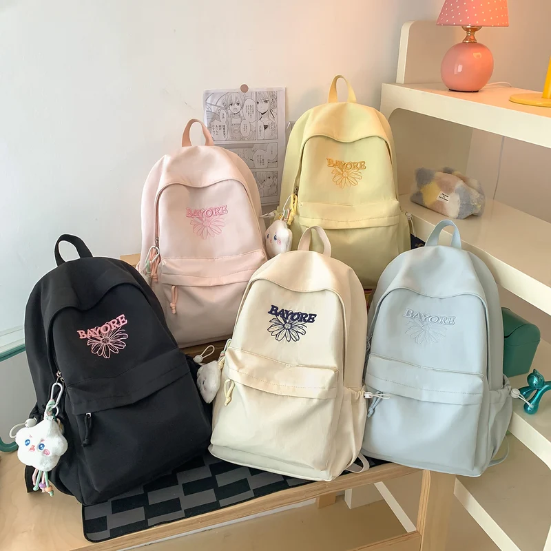 Blumenbestickter Freizeit-Rucksack Karnz