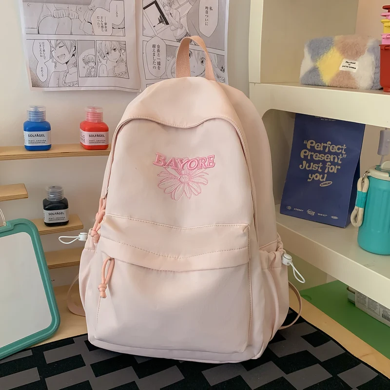 Blumenbestickter Freizeit-Rucksack Karnz