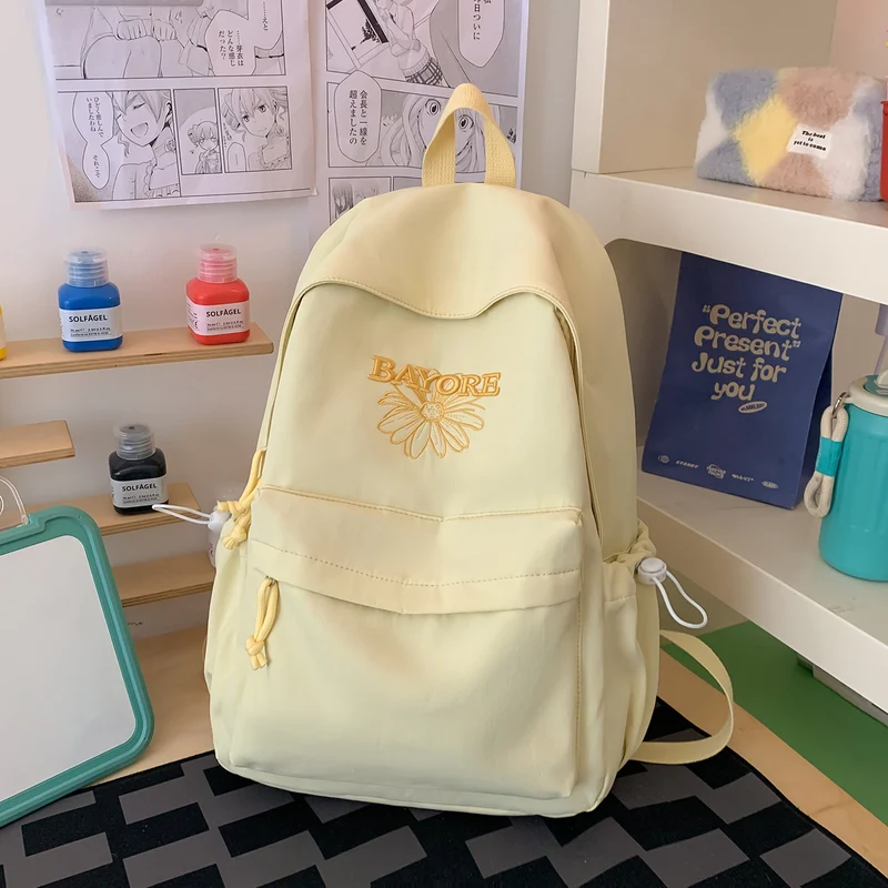 Blumenbestickter Freizeit-Rucksack Karnz