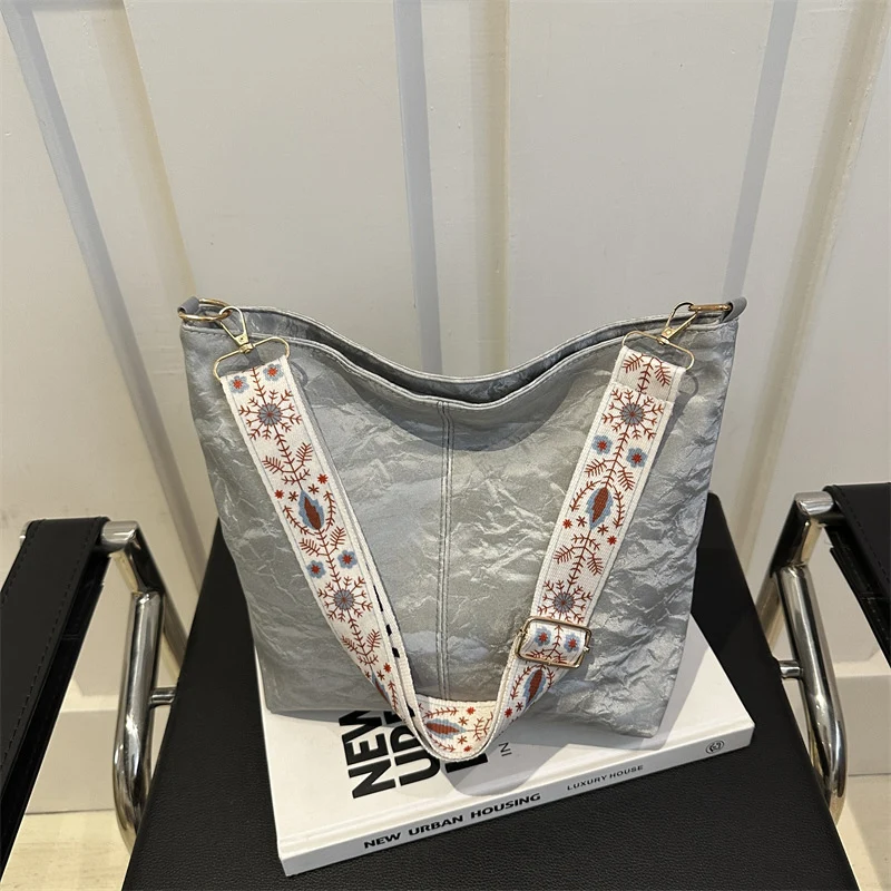 Lässige Canvas-Schultertasche