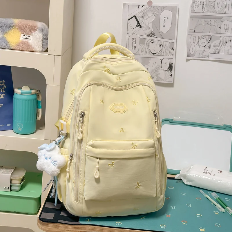 Blumenbestickter Rucksack Karnz