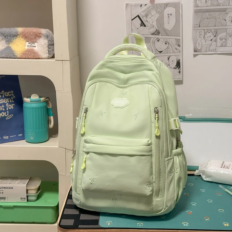 Blumenbestickter Rucksack Karnz