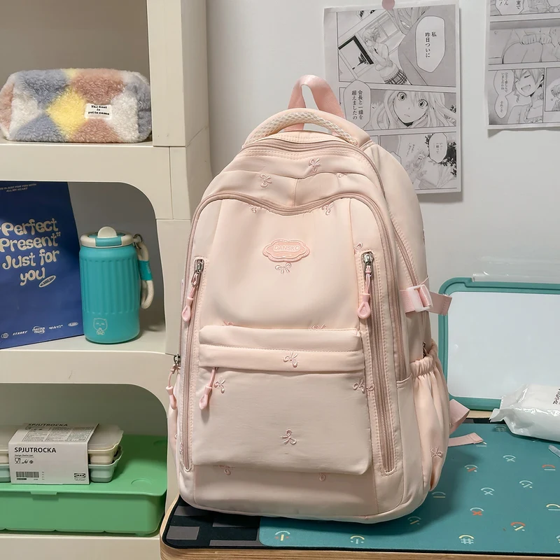Blumenbestickter Rucksack Karnz