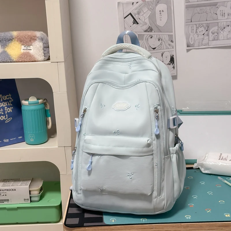 Blumenbestickter Rucksack Karnz