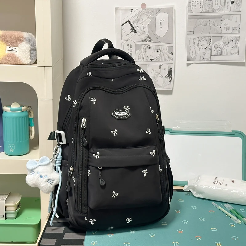 Blumenbestickter Rucksack Karnz