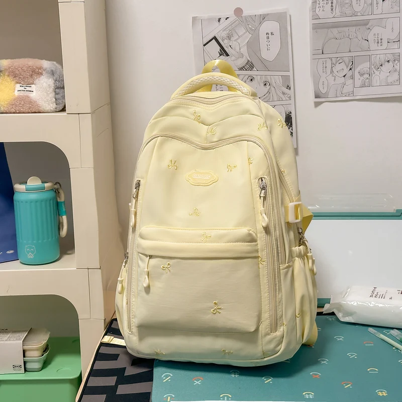 Blumenbestickter Rucksack Karnz