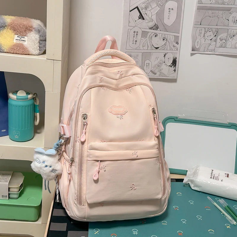 Blumenbestickter Rucksack Karnz