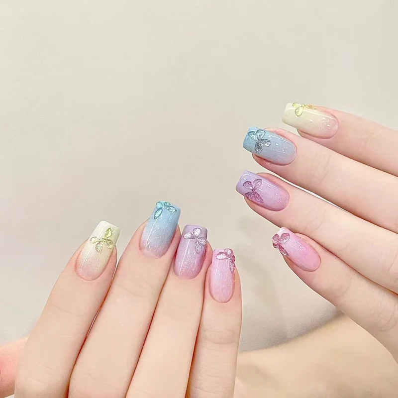 Künstlerischer Glamour Nagelkunst