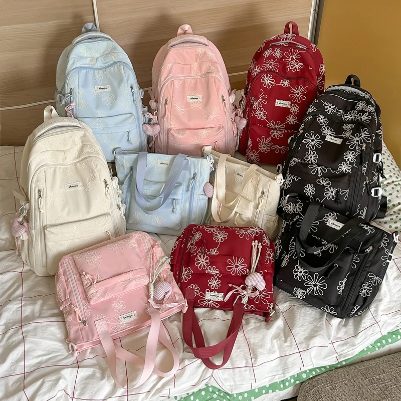 Bestickter Rucksack mit floralem Muster Karnz
