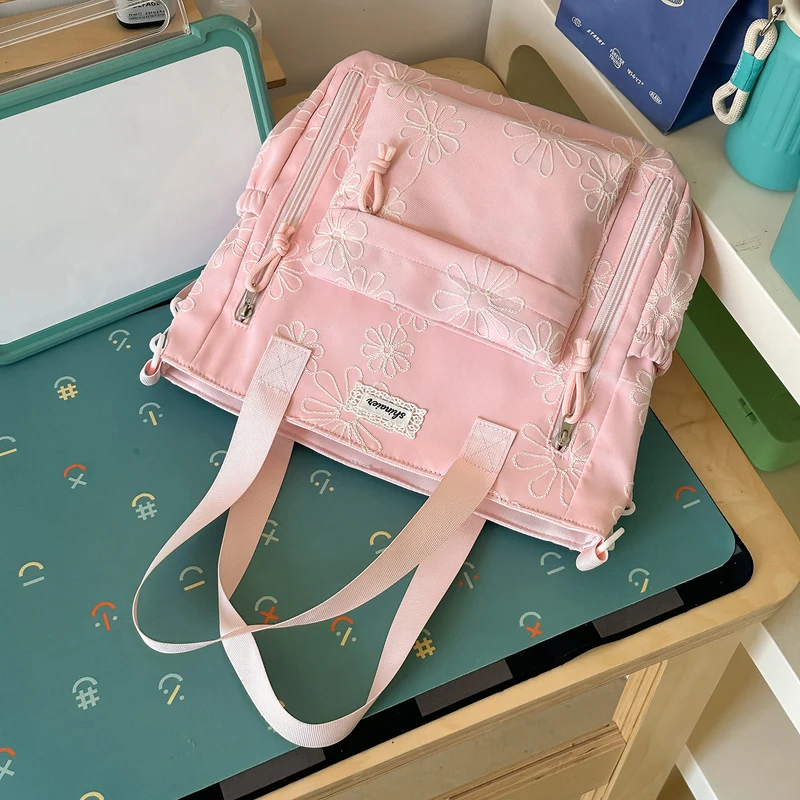 Bestickter Rucksack mit floralem Muster Karnz