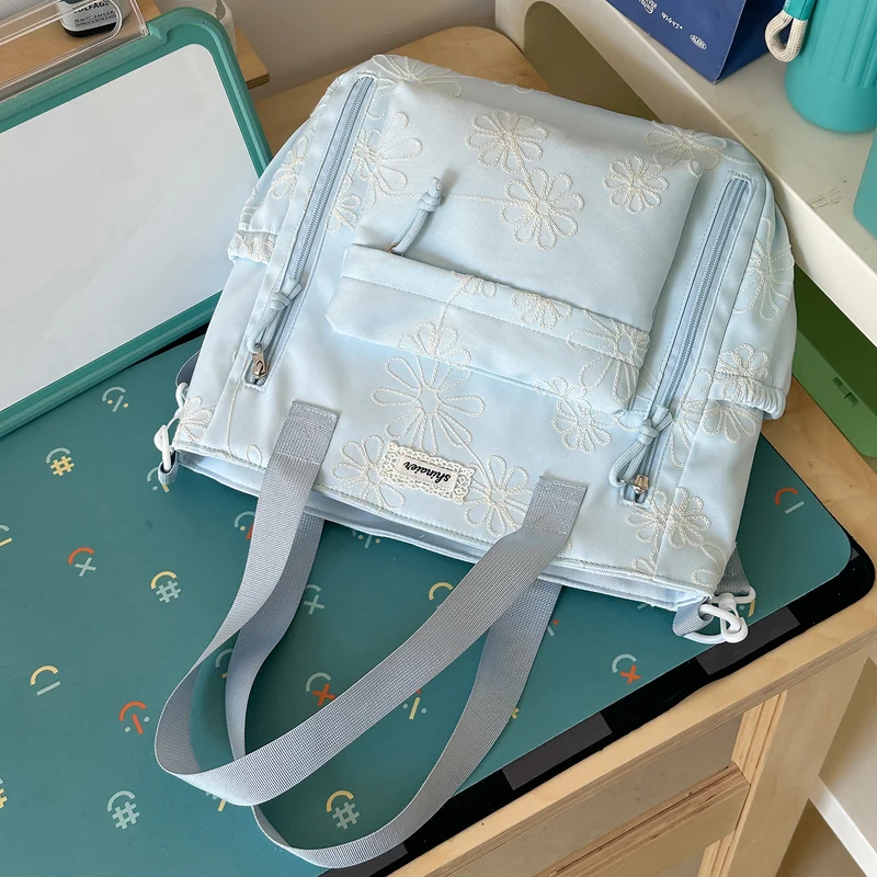 Bestickter Rucksack mit floralem Muster Karnz
