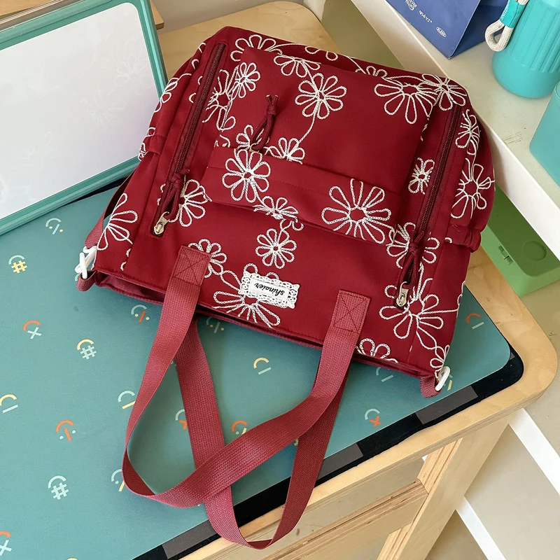 Bestickter Rucksack mit floralem Muster Karnz
