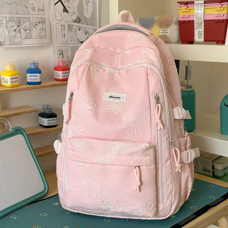 Bestickter Rucksack mit floralem Muster Karnz