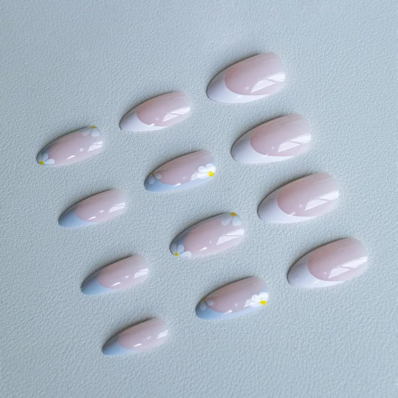 Künstlerische florale Akzent-Nagelkunst