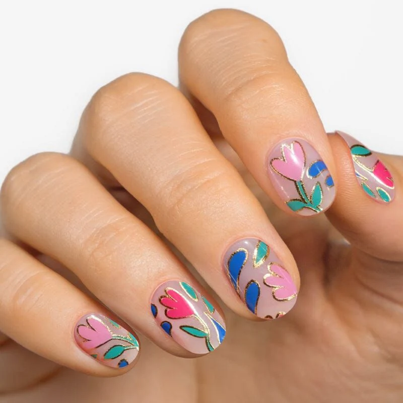 Künstlerisches Floral-Nageldesign