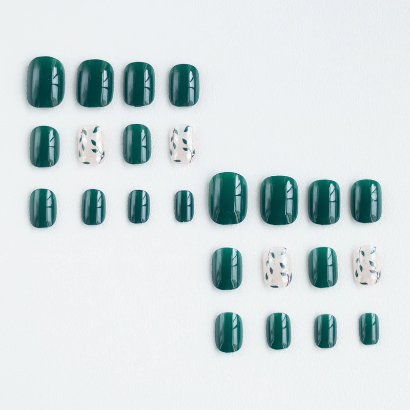 Künstlerisches Florales Nagelkunstdesign