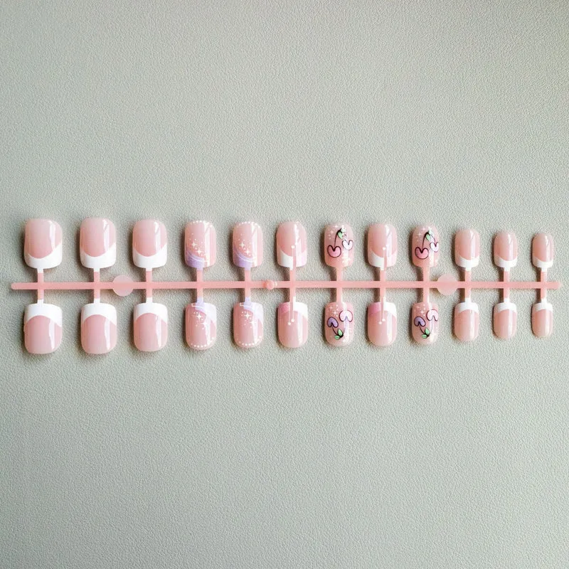 Künstlerisches Acrylnageldesign