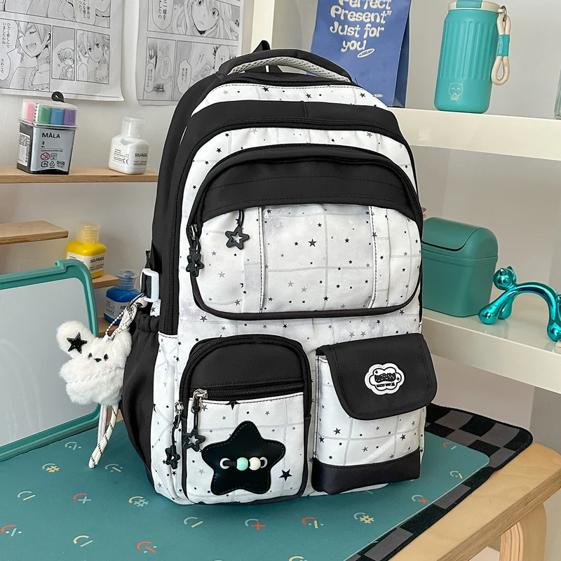 Süßer illustrierter Charakter-Rucksack Karnz
