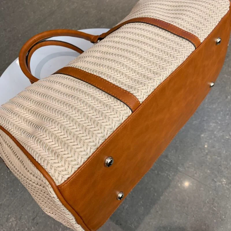 Geräumige Reisetasche mit praktischen Griffen und verstellbarem Schultergurt Skanto