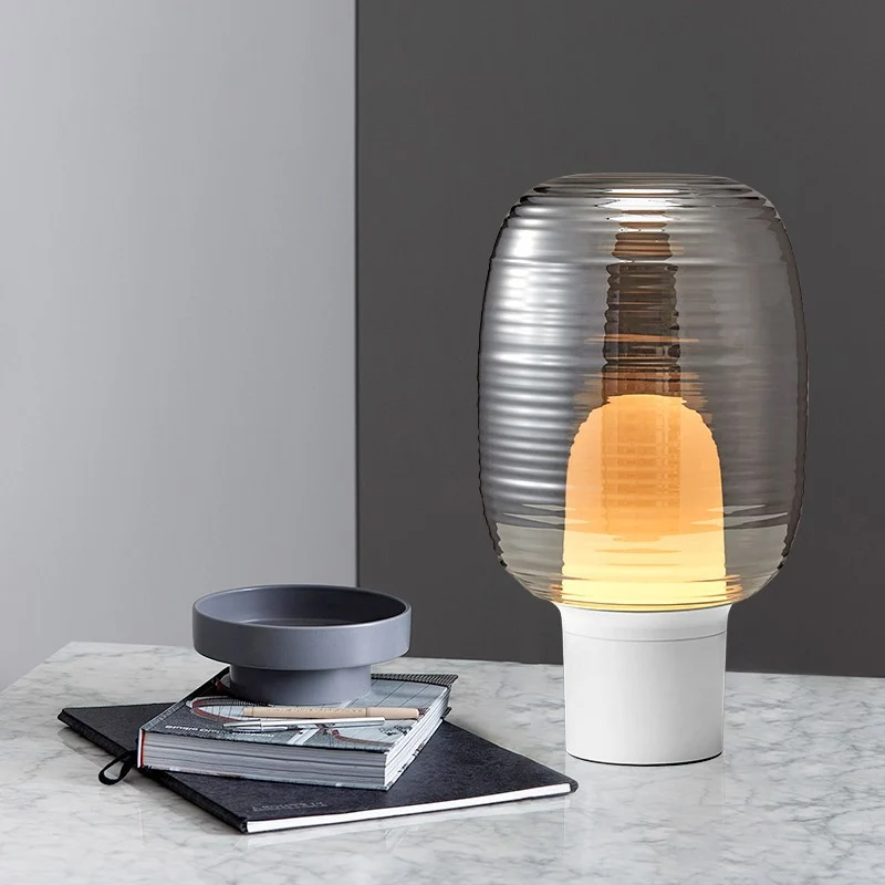 Moderne Glas Tischlampe mit strukturiertem Schirm