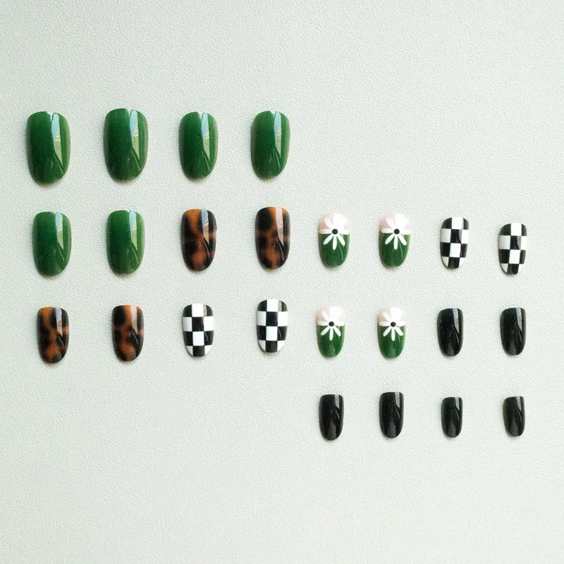 Künstlerisches abstraktes Nageldesign
