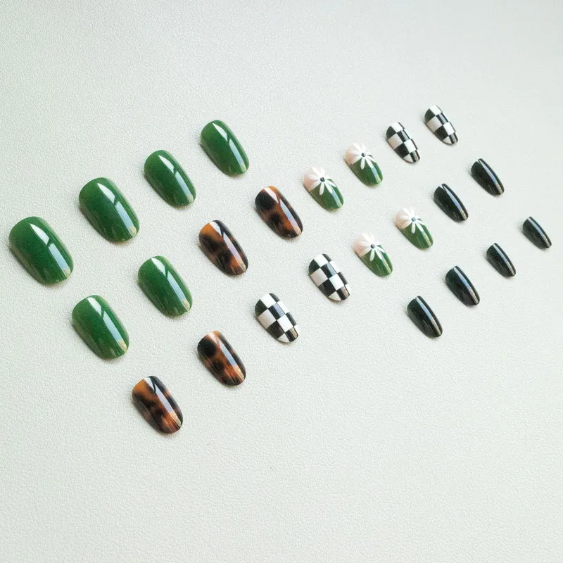 Künstlerisches abstraktes Nageldesign