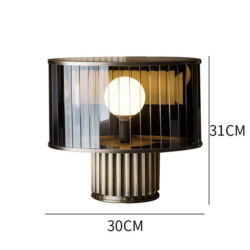 Moderne Tischlampe aus Glas mit eleganter gerippter Basis