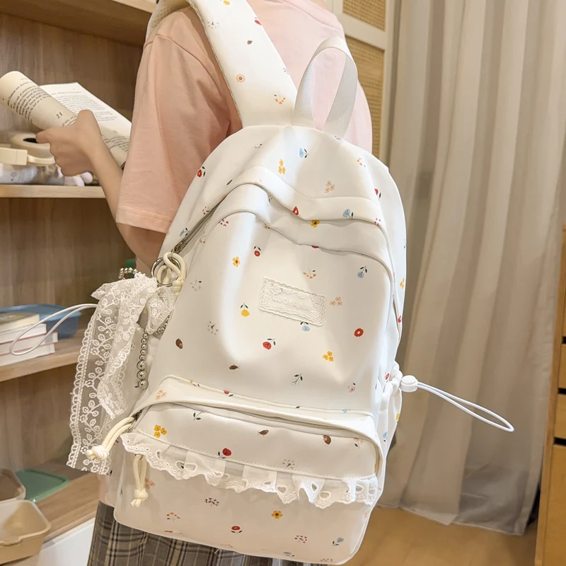 Dekorative mit Blumen verzierte Rucksack Karnz