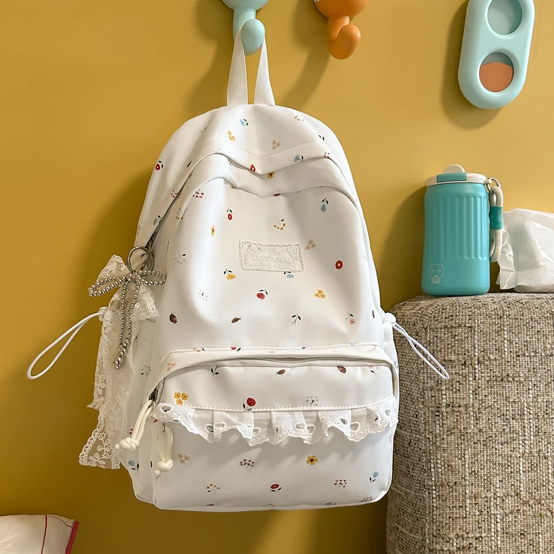 Dekorative mit Blumen verzierte Rucksack Karnz