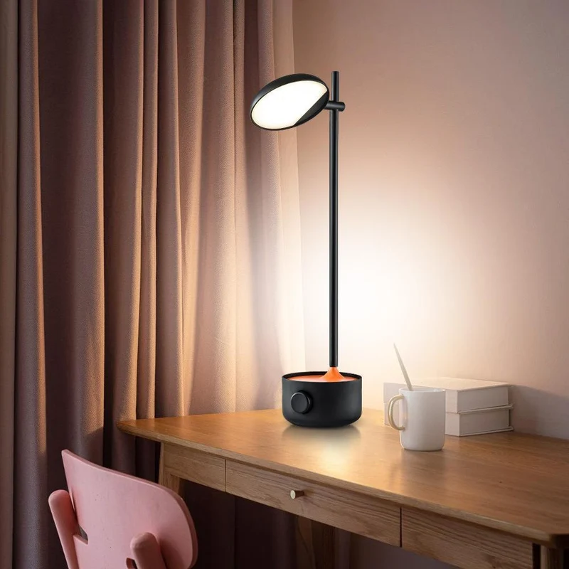 Moderne Schreibtischlampe mit einstellbarer Helligkeit