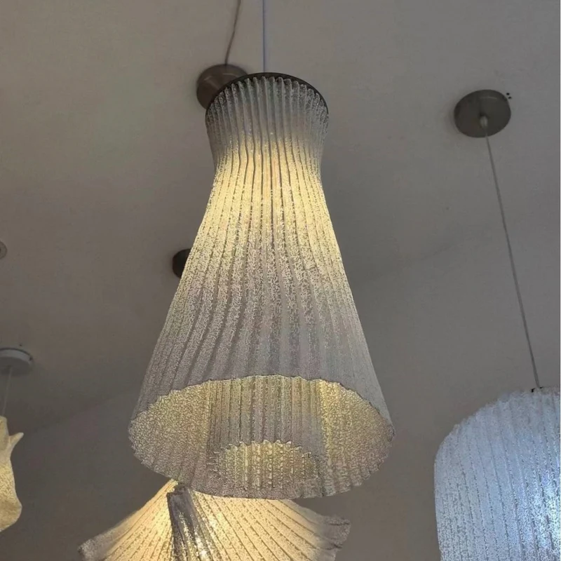 Elegante gefaltete Pendelleuchte